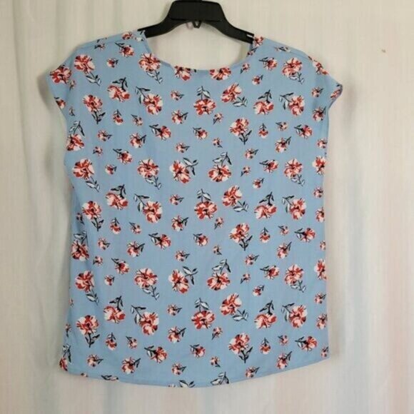 Hilary Radley Medium Blouse Floral Medium Light blue short cap sleeves flowy EUC - Picture 2 of 7